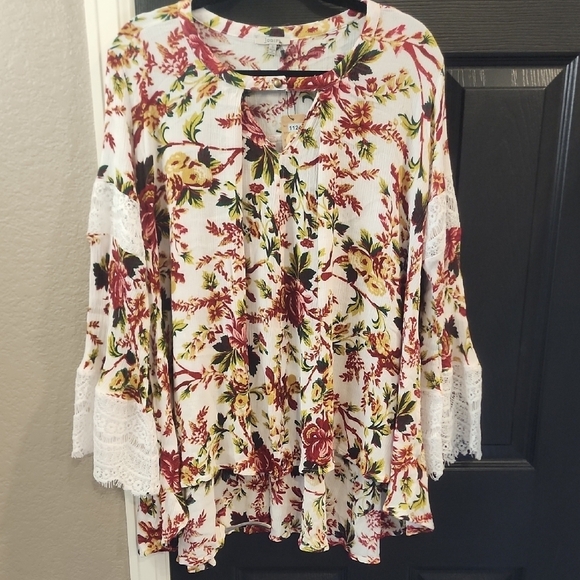 JODIFL Tops - Floral Women's Top with Lace Trim